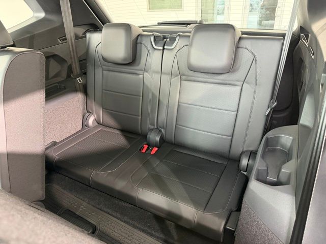 2020 Volkswagen Tiguan SE R-Line Black photo 29