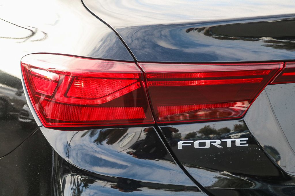 2023 Kia Forte LXS photo 7