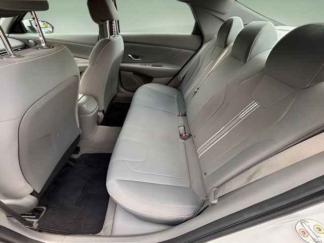 2023 Hyundai Elantra SEL Convenience photo 4