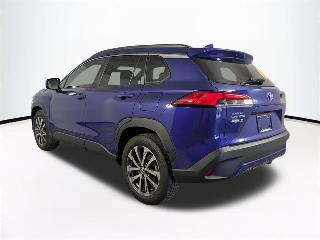 2023 Toyota Corolla Cross XLE photo 4