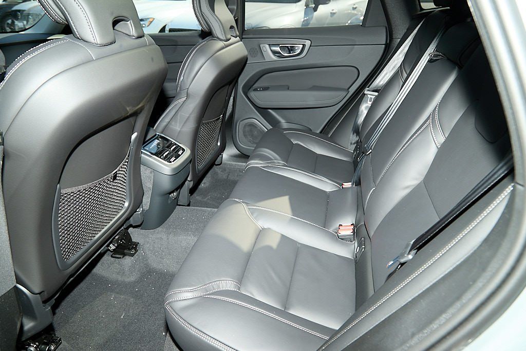 2026 VOLVO XC60 - Image 19