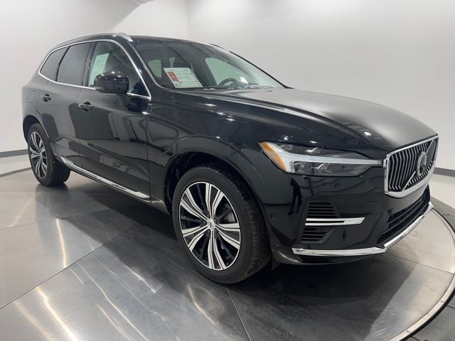2023 Volvo XC60 Plus's photo