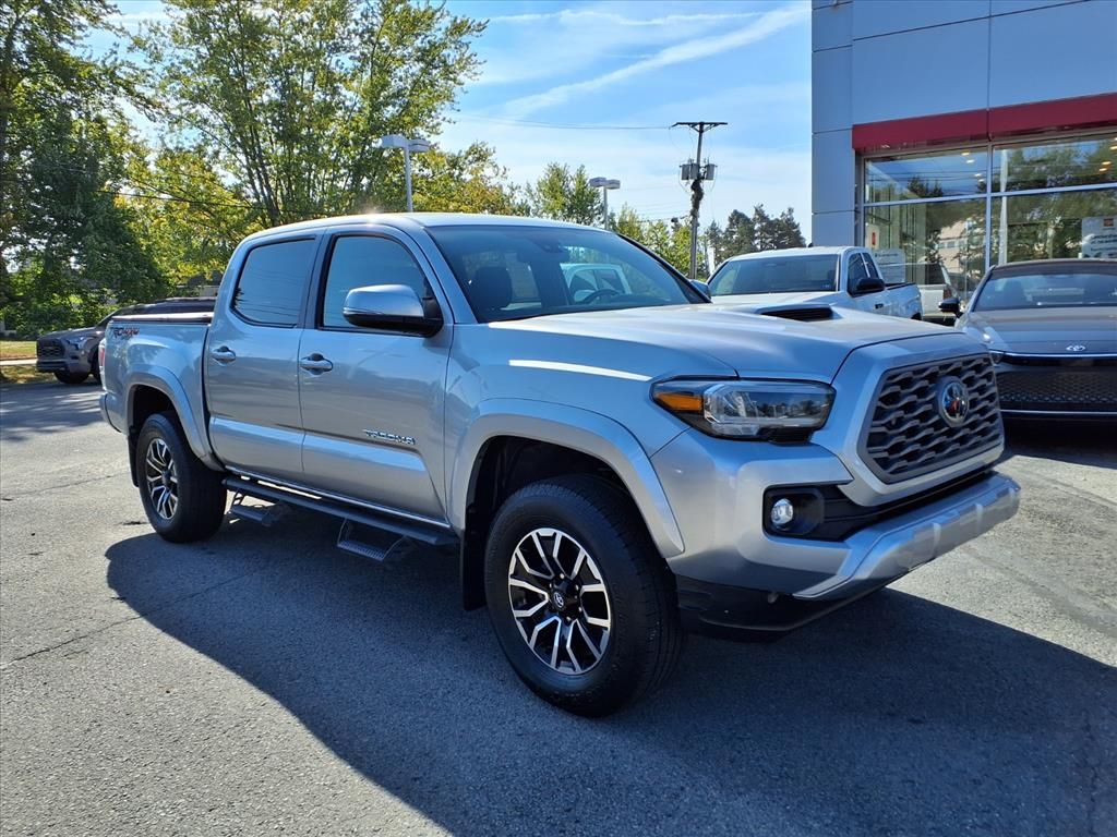 2022 Toyota Tacoma TRD Sport photo 2