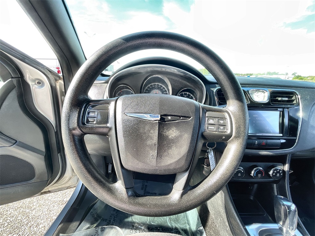 2012 Chrysler 200 LX photo 11