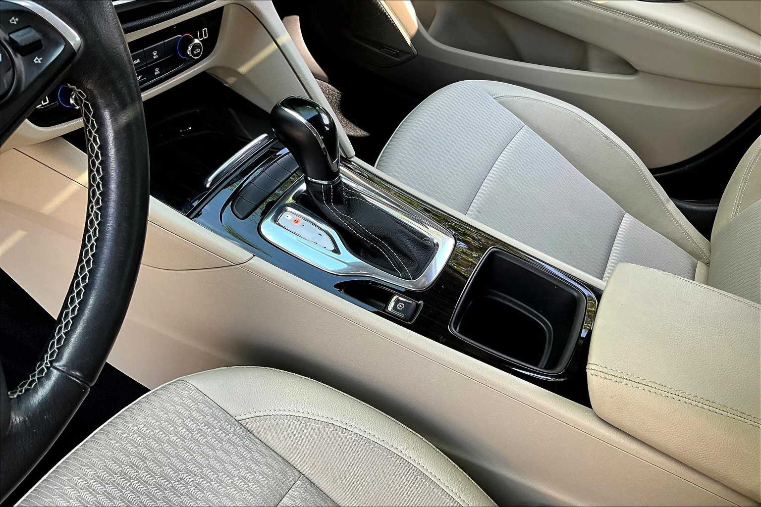 2018 Buick Regal Sportback Preferred II photo 13