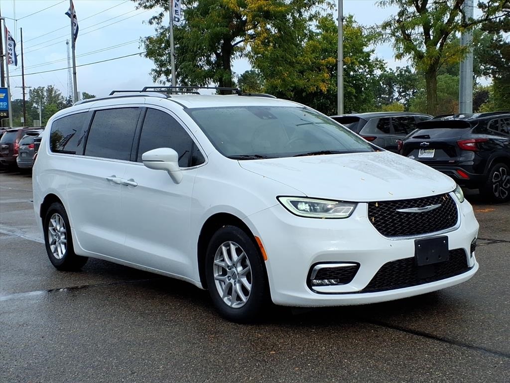 2021 Chrysler Pacifica Touring L photo 2