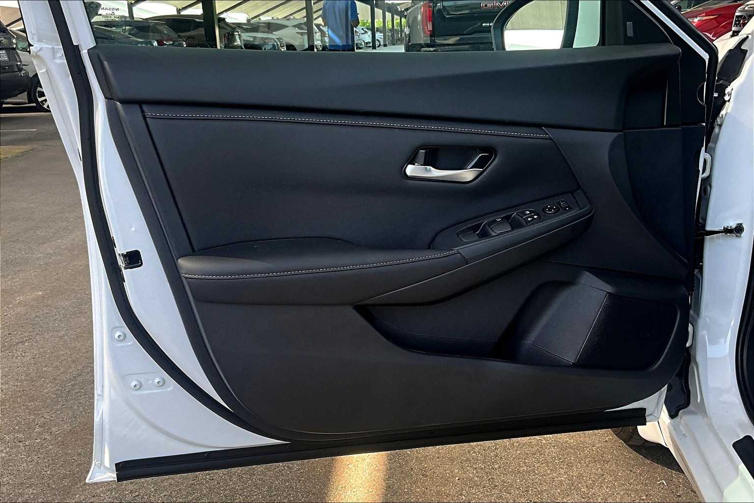 2025 Nissan Sentra SV photo 9