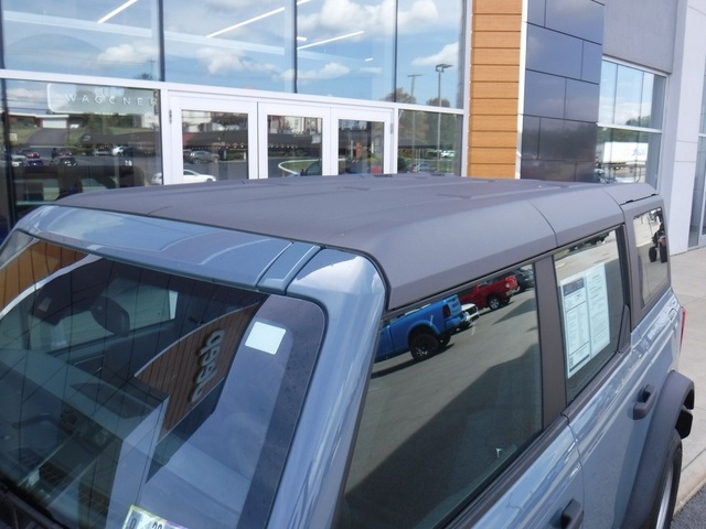 2023 Ford Bronco Base photo 3