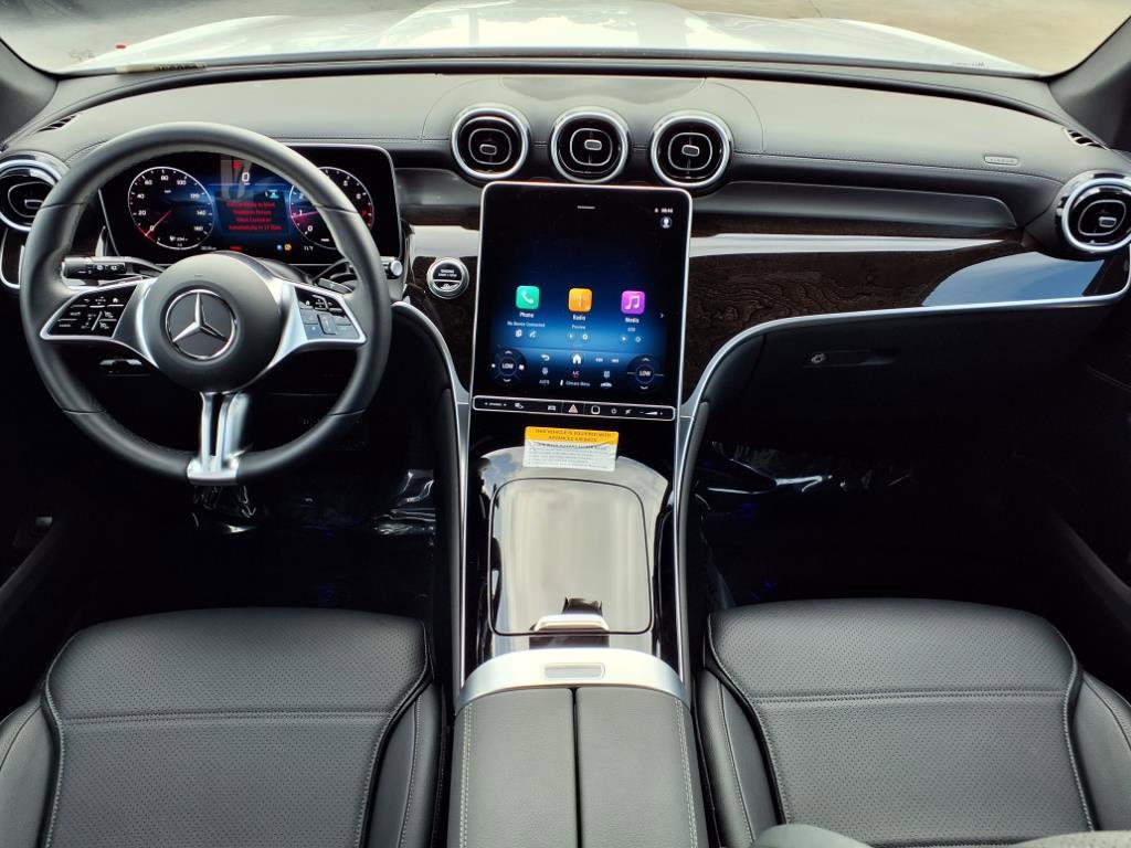 2025 Mercedes Benz GLC 300 photo 4