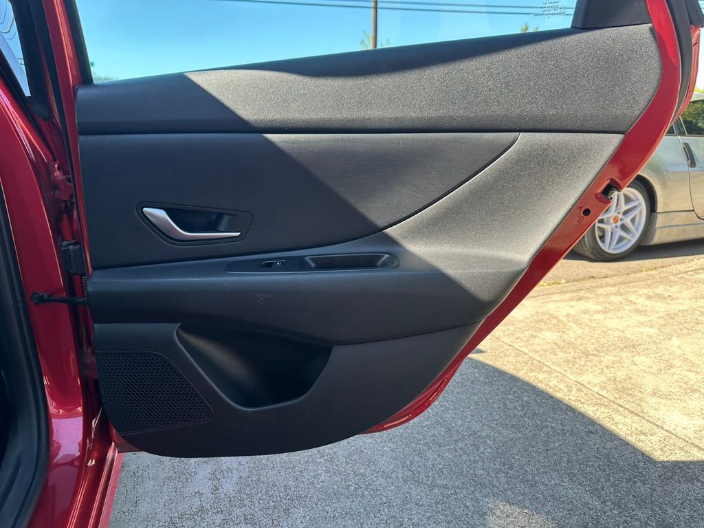 2023 Hyundai Elantra SEL photo 27