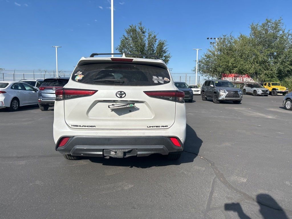 2022 Toyota Highlander Limited photo 4