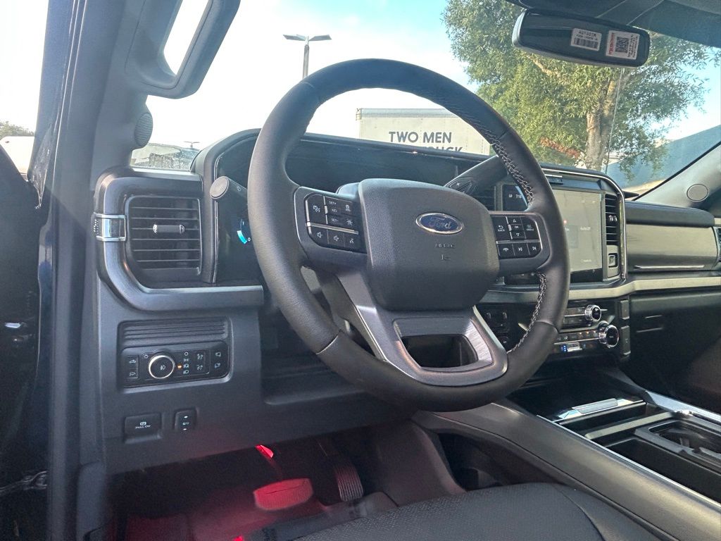 2025 Ford F-250 photo 35