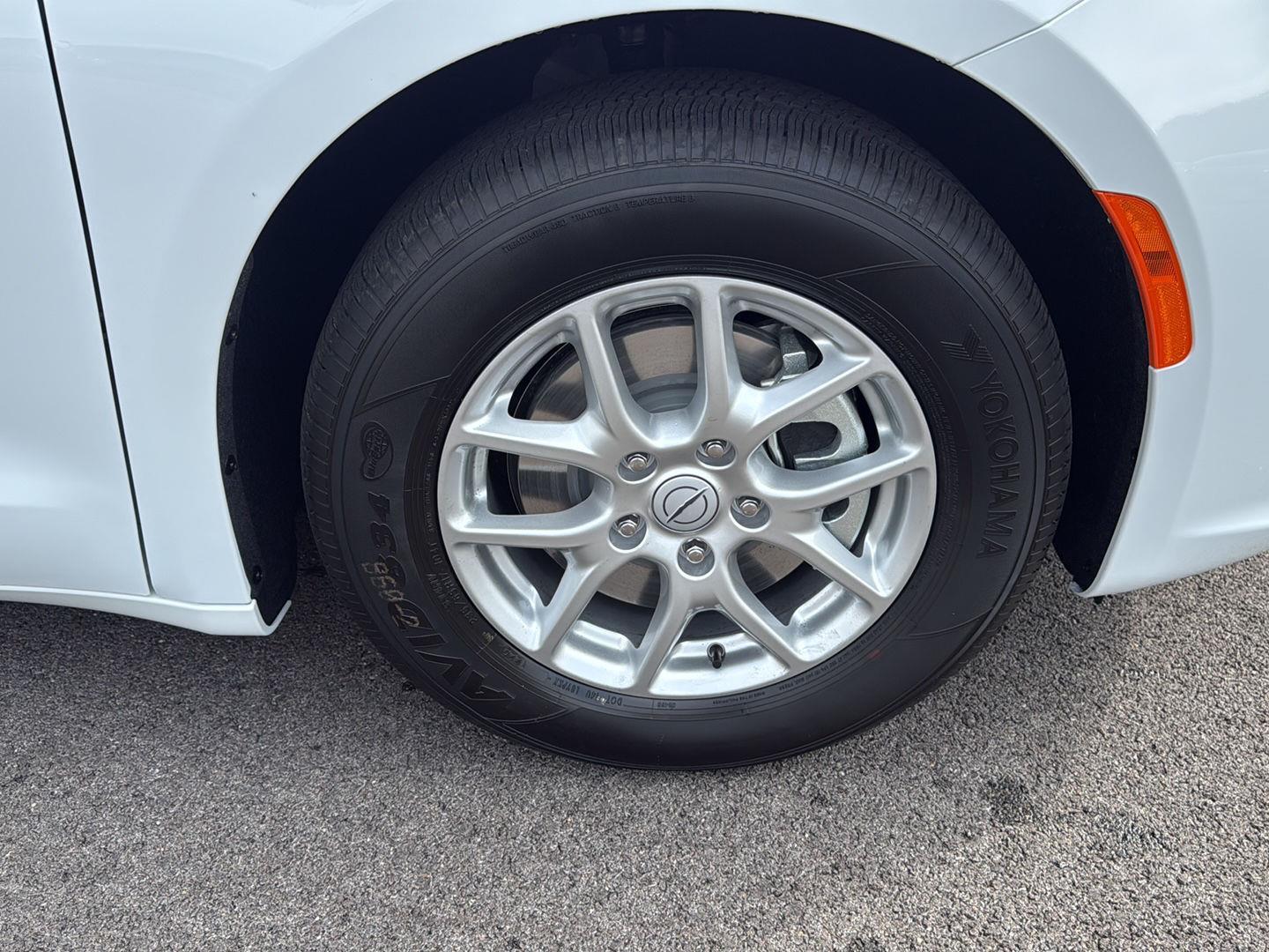2026 Chrysler Pacifica photo 12