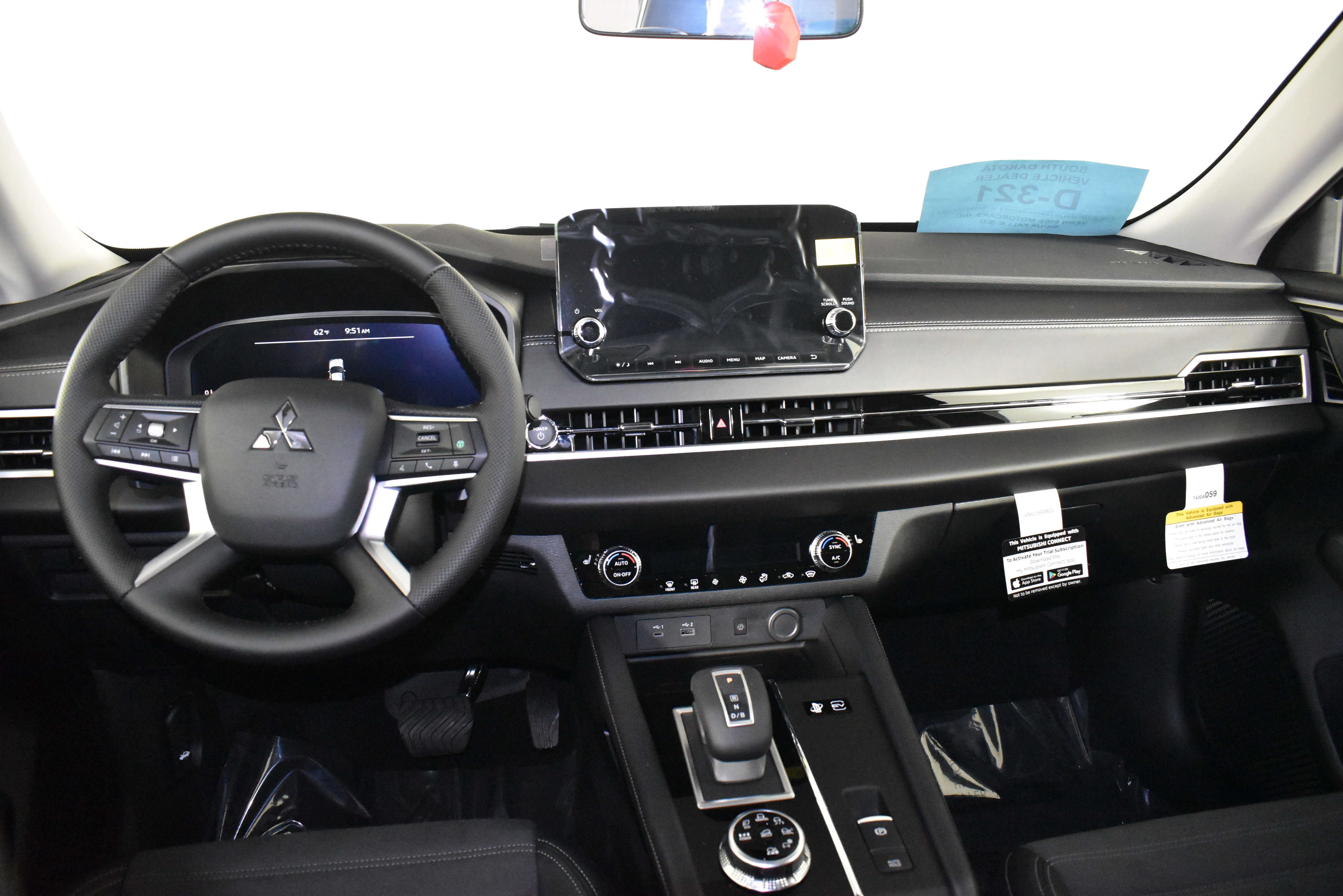 2025 Mitsubishi Outlander PHEV SE photo 2