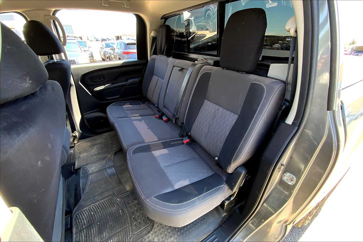 2023 Nissan Titan S Crew Cab photo 16