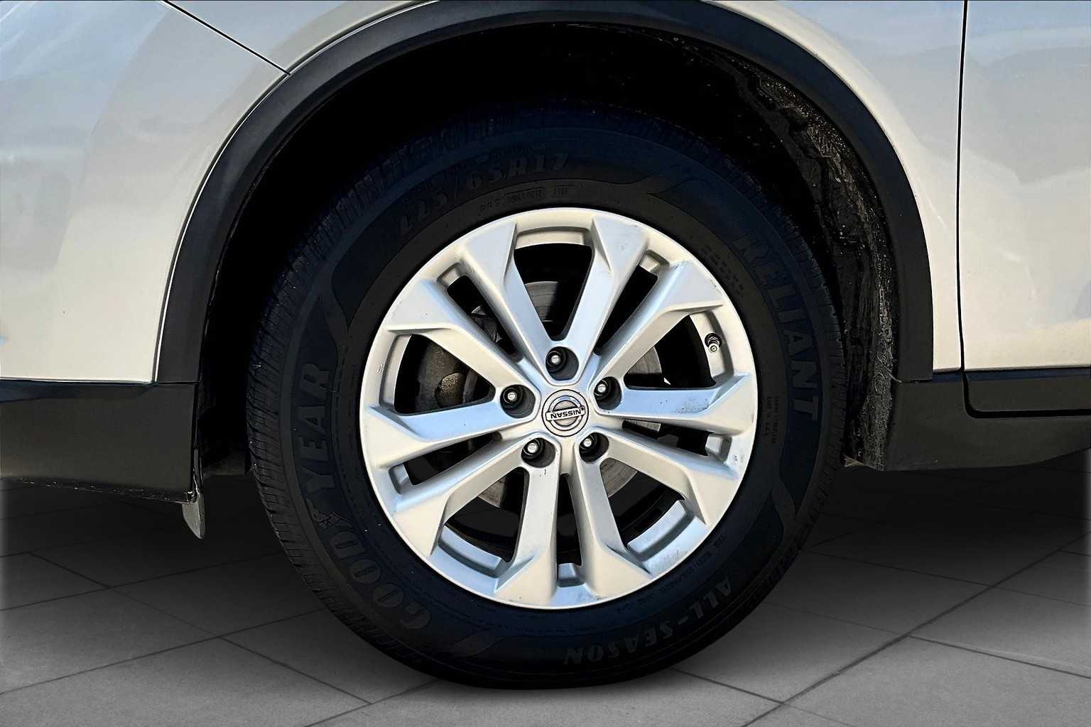 2016 Nissan Rogue SV photo 10