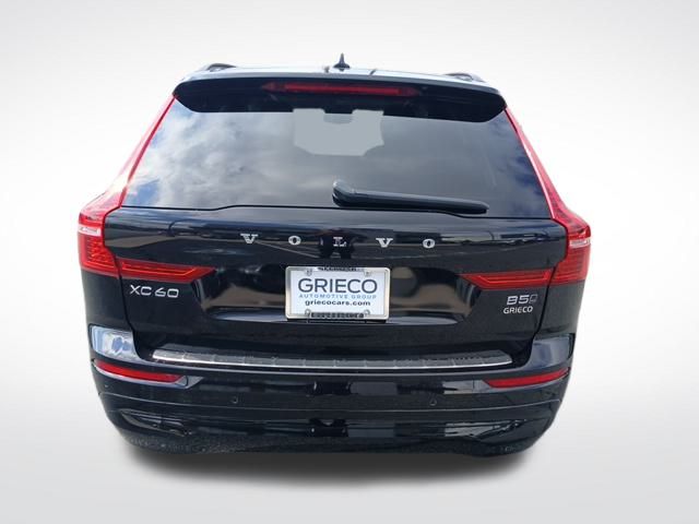 2022 Volvo XC60 B5 Momentum photo 6