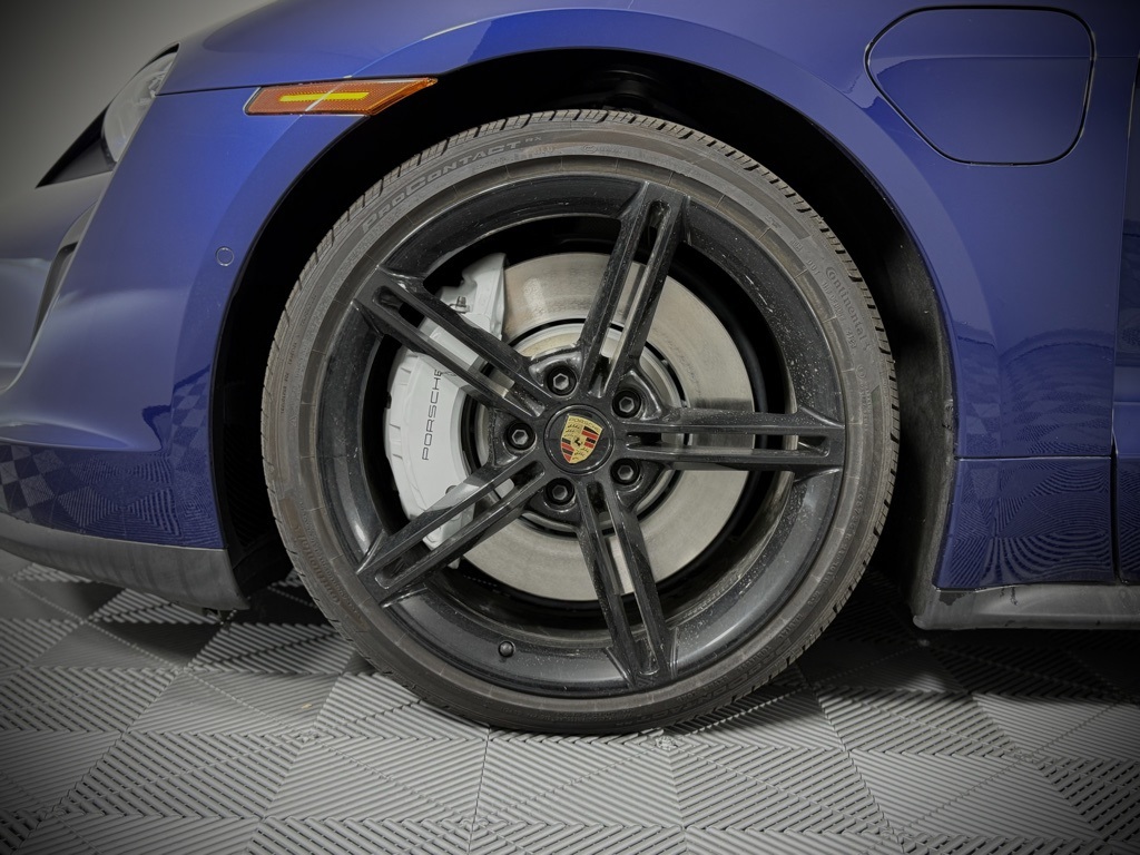 2024 Porsche Taycan photo 13