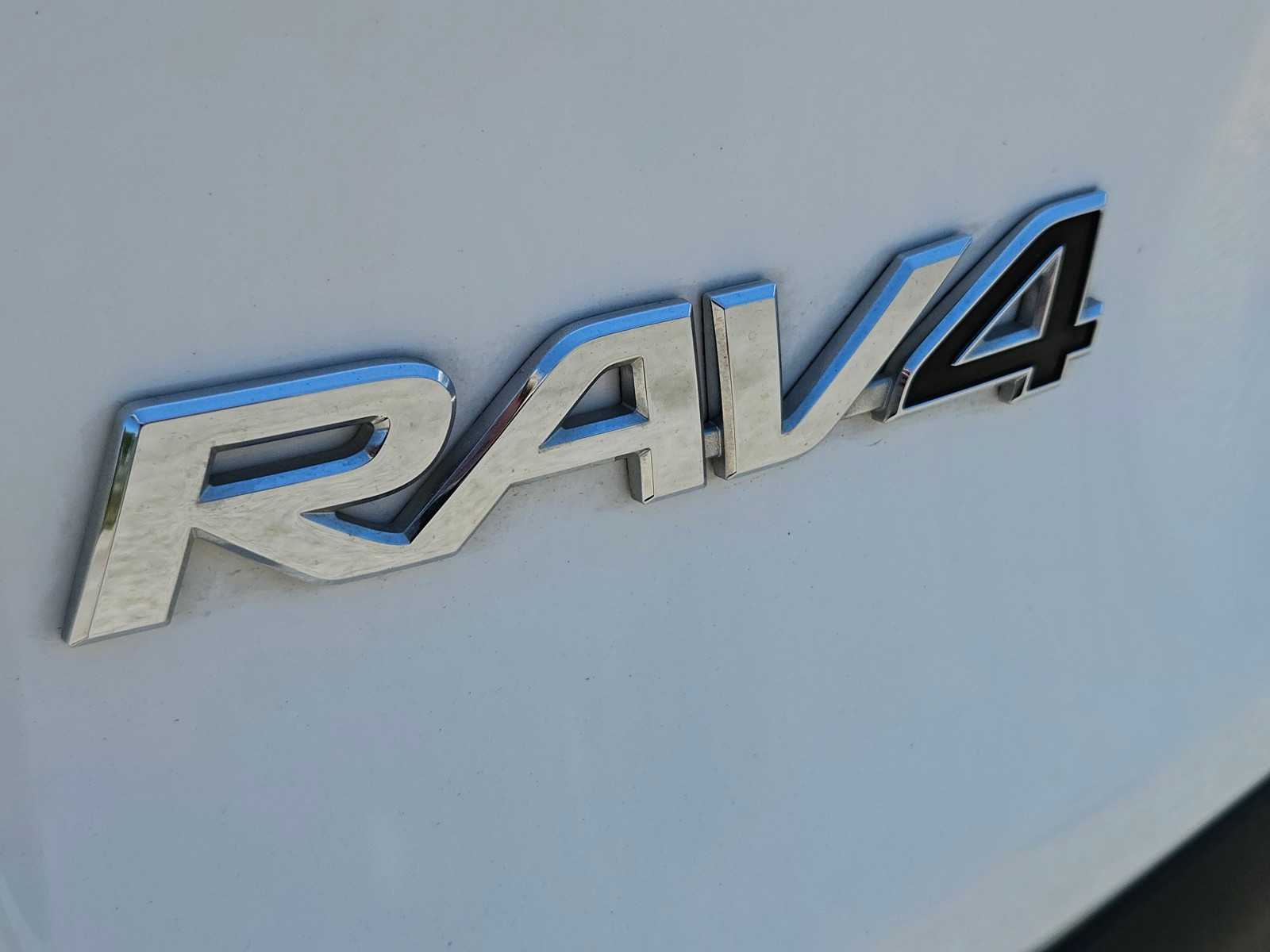 Used 2024 Ice Cap Toyota XLE image 14