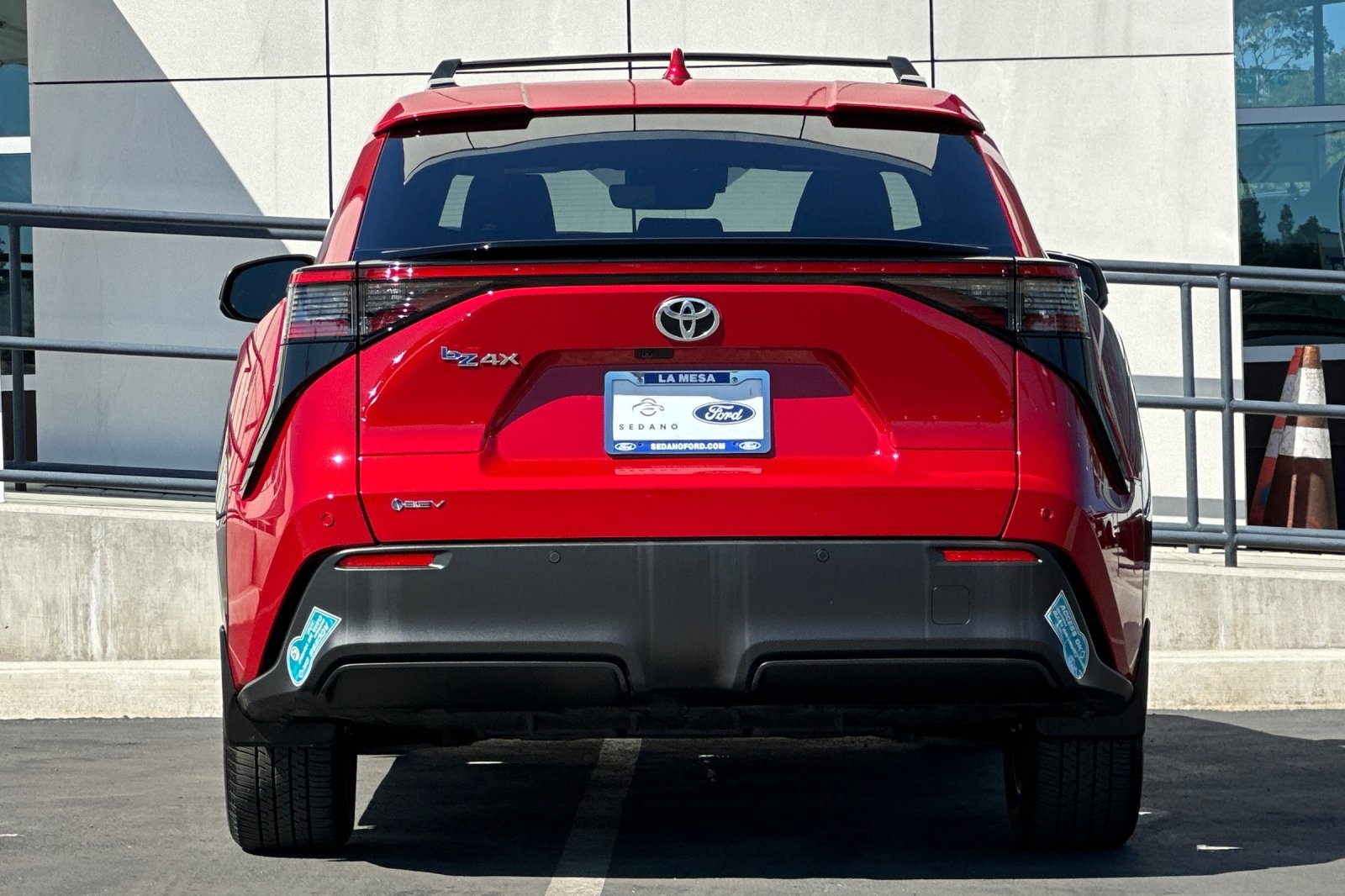 2024 Toyota bZ4X XLE photo 4