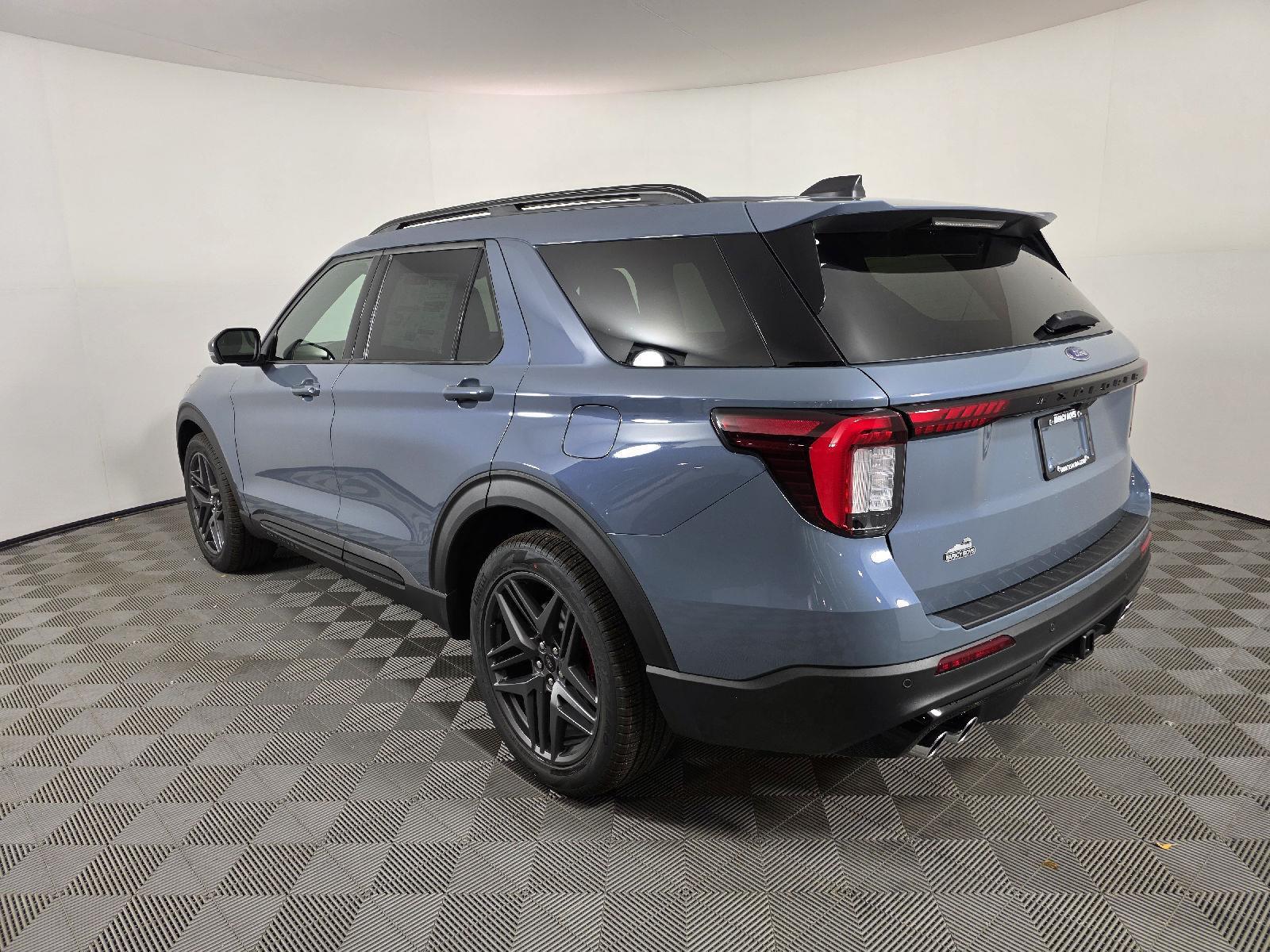 2025 Ford Explorer ST photo 3