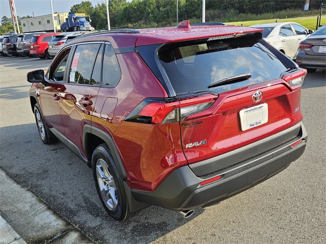 2025 Toyota RAV4 XLE photo 11