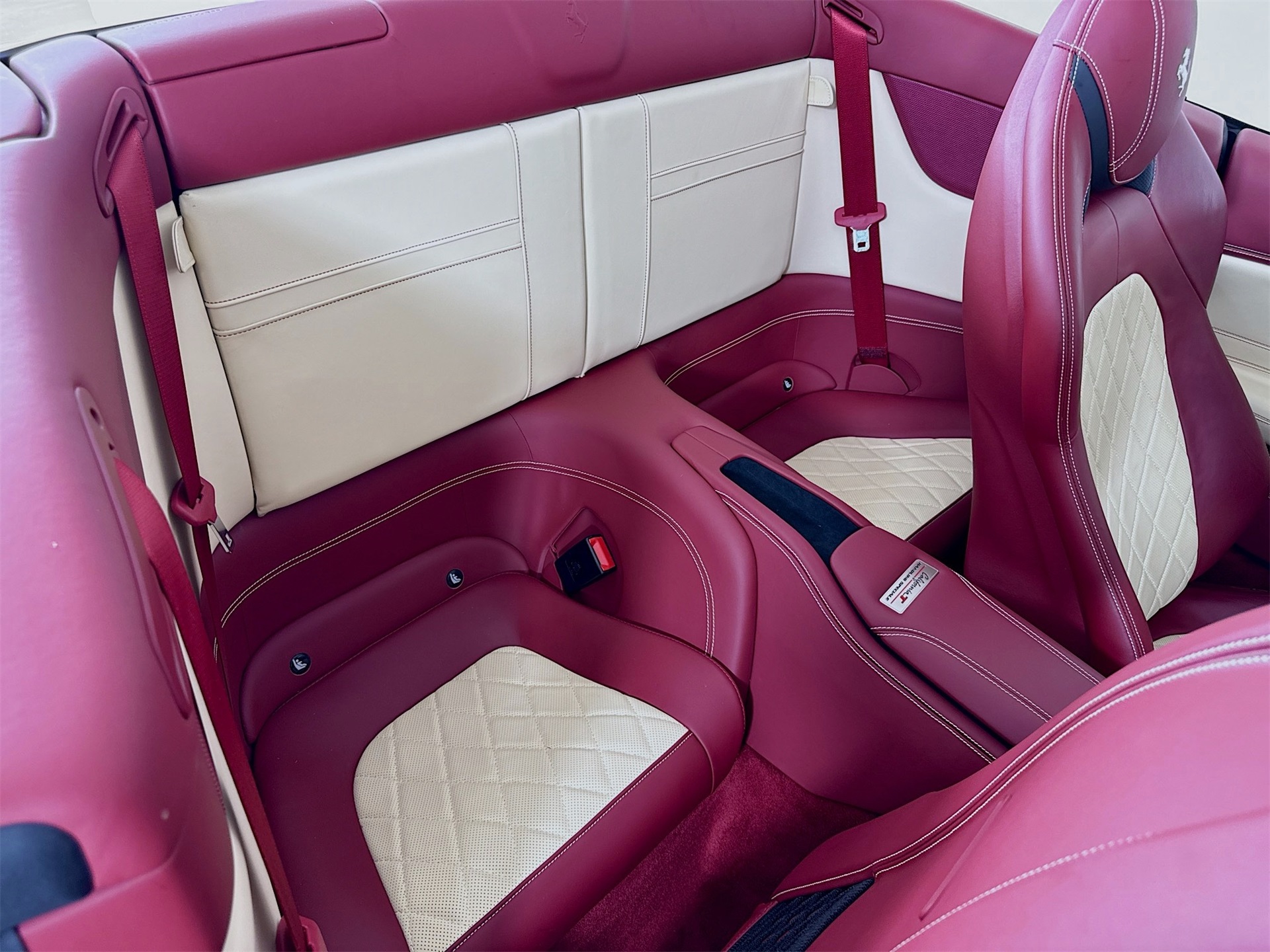 2017 Ferrari California T photo 18