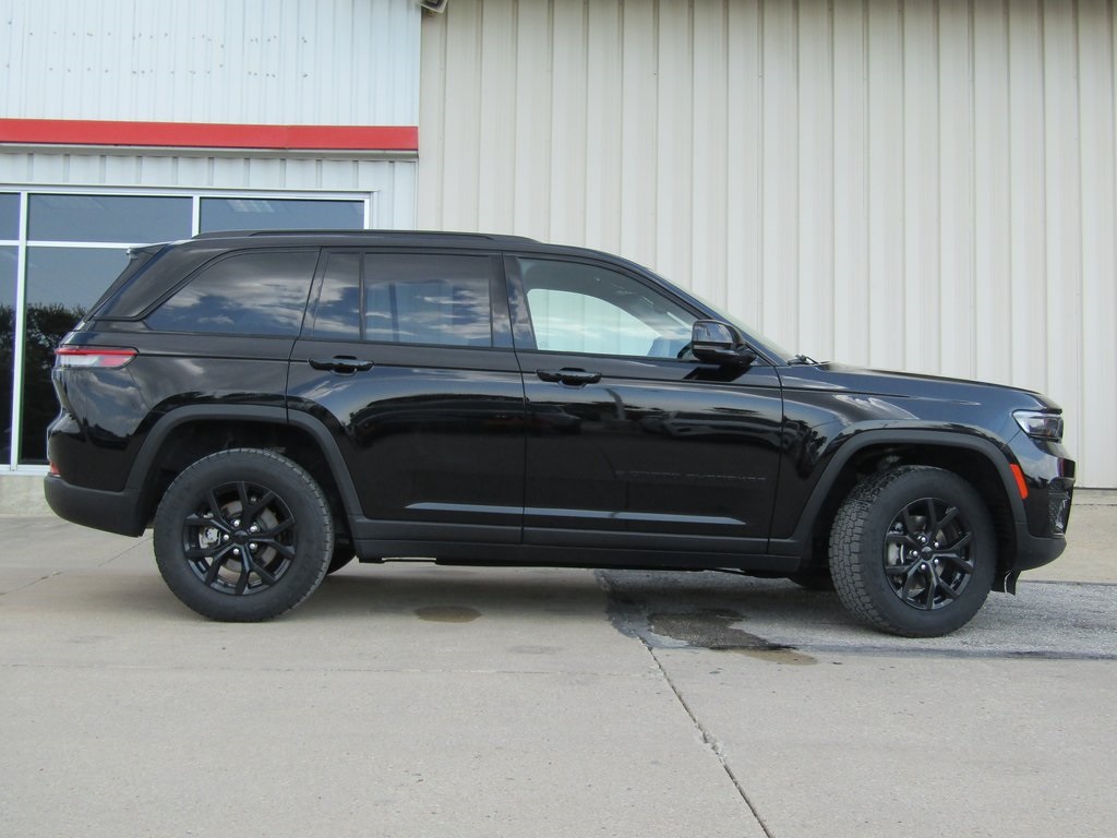 Used 2024 Jeep Grand Cherokee Altitude with VIN 1C4RJHAG6R8542880 for sale in Kansas City