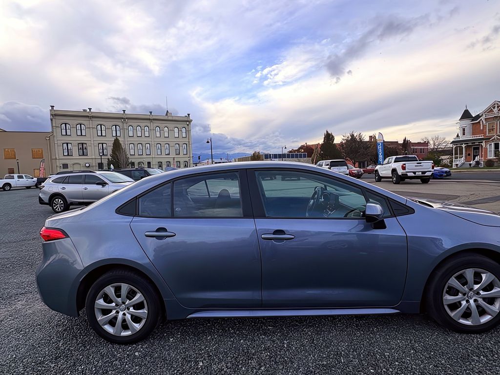 Used 2022 Toyota Corolla LE with VIN 5YFEPMAEXNP321642 for sale in Baker City, OR