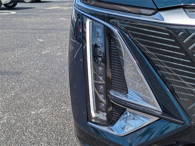 2025 Cadillac Lyriq Luxury photo 9