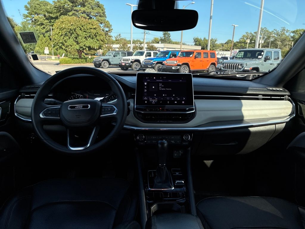 2023 Jeep Compass Limited photo 11