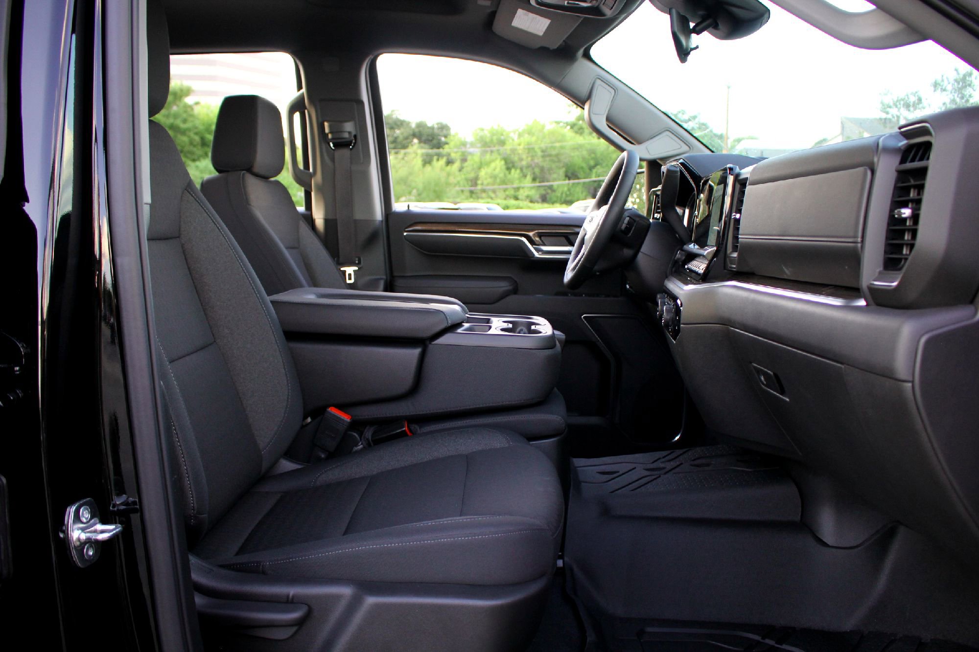2025 Chevrolet Silverado 1500 RST photo 13