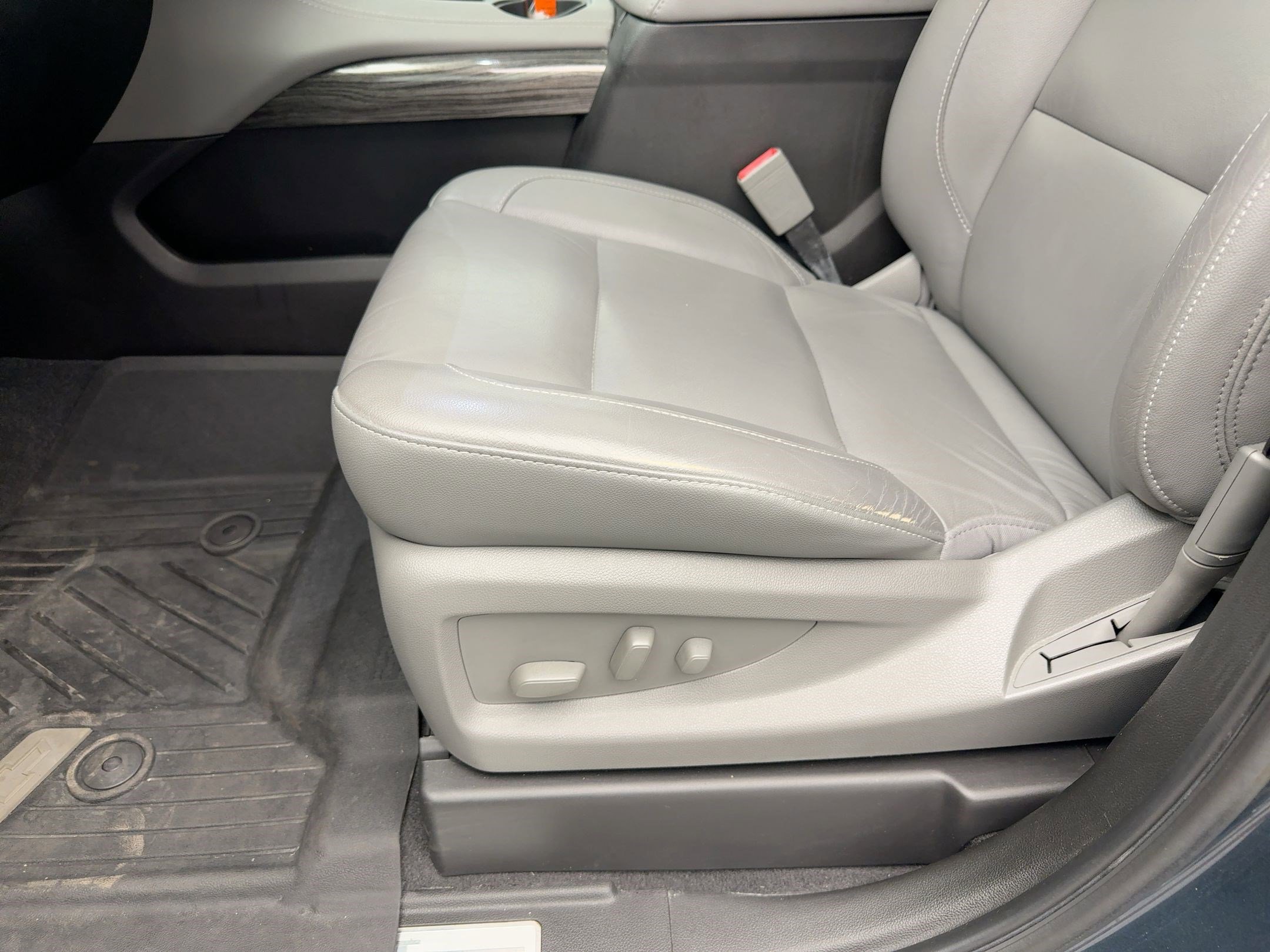 2020 Chevrolet Suburban LT photo 13