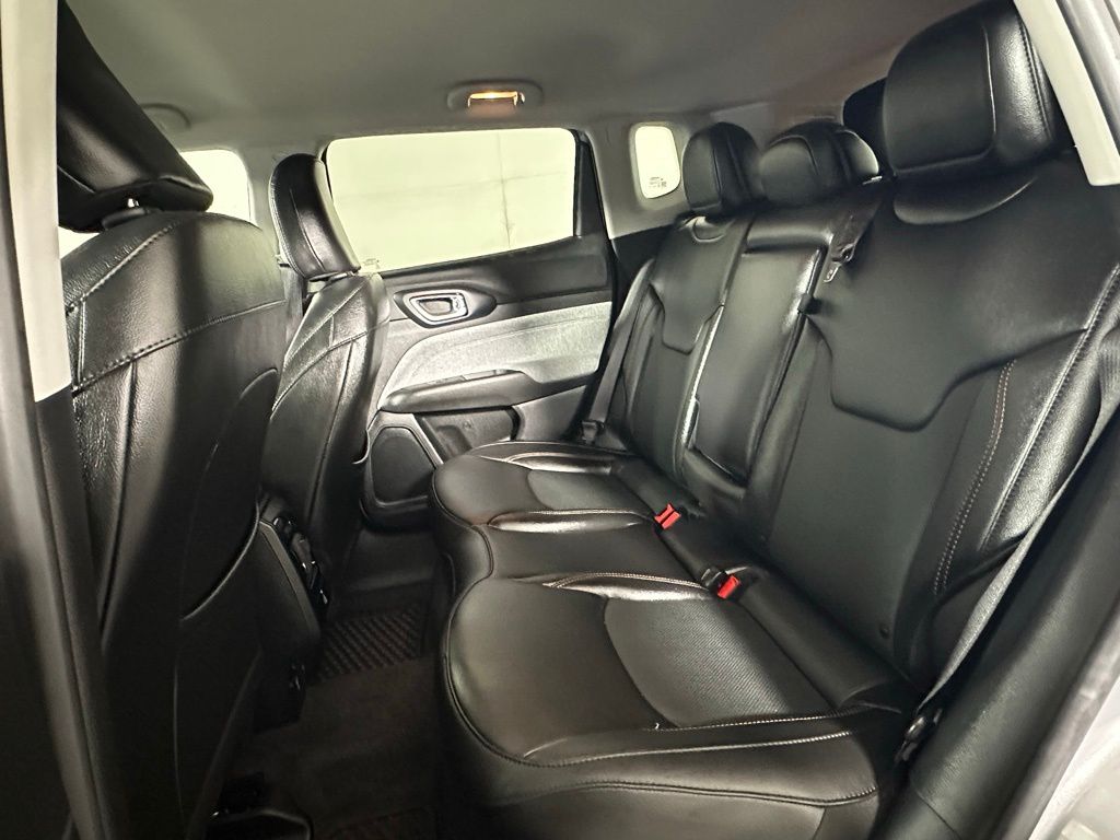 2022 Jeep Compass Latitude Lux photo 22