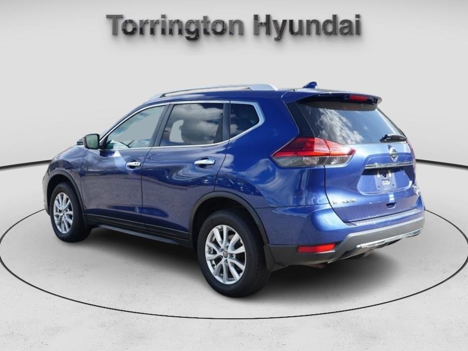 2017 Nissan Rogue SV photo 4