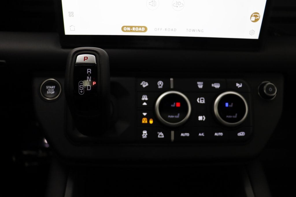 2025 Land Rover Defender 110 X-Dynamic SE photo 13