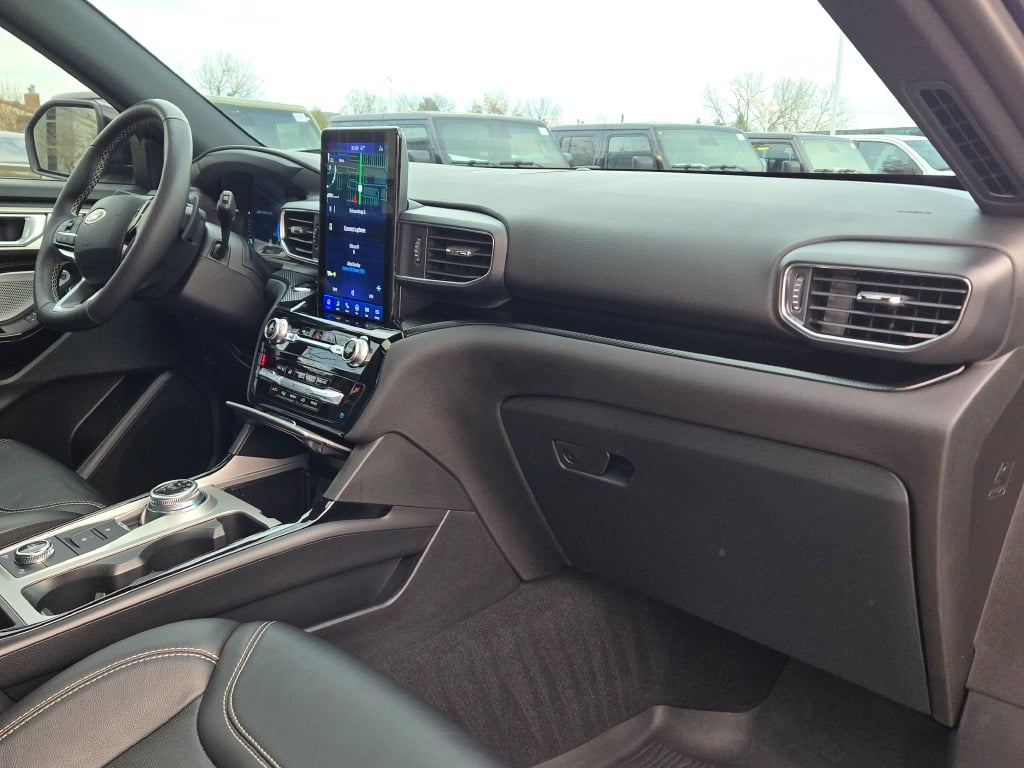 2024 Ford Explorer ST photo 4