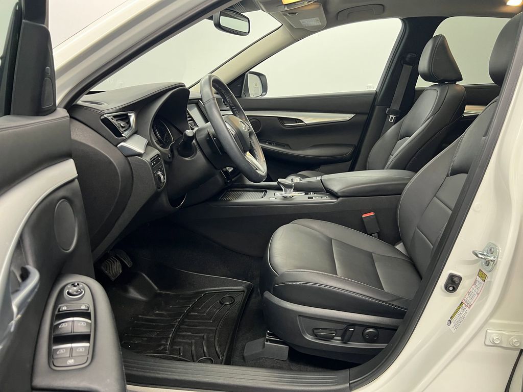 2021 Infiniti QX50 Luxe photo 4