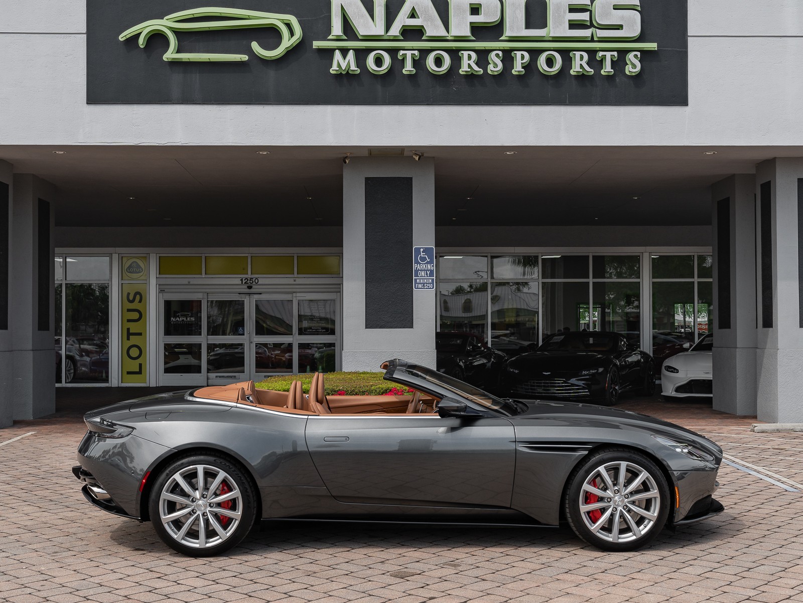 2019 Aston Martin DB11 AM5 photo 36