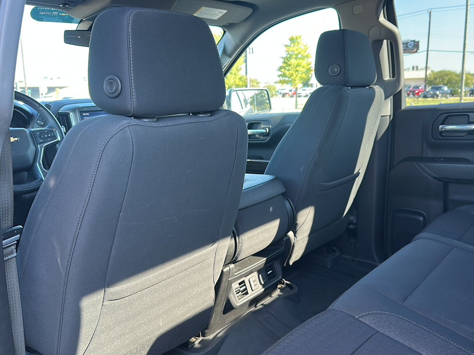 2021 Chevrolet Silverado 1500 LT photo 4