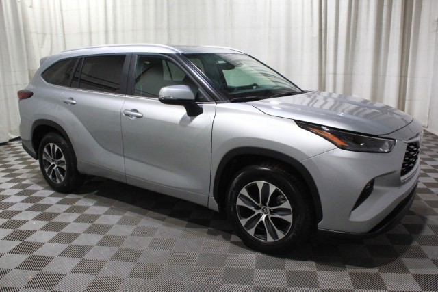 Pre-Owned 2024 Toyota Highlander XLE Sport Utility in Wichita, KS area ...