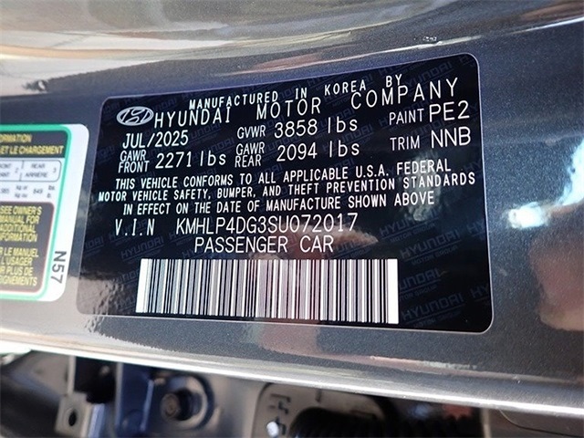 2025 Hyundai Elantra Limited photo 17