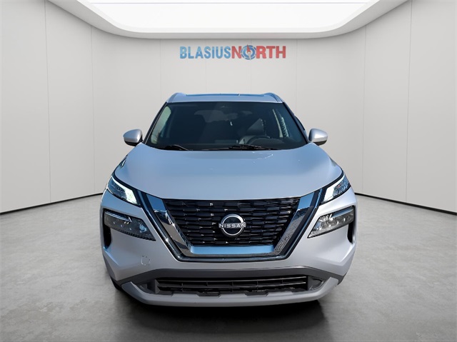 2023 Nissan Rogue SV photo 2