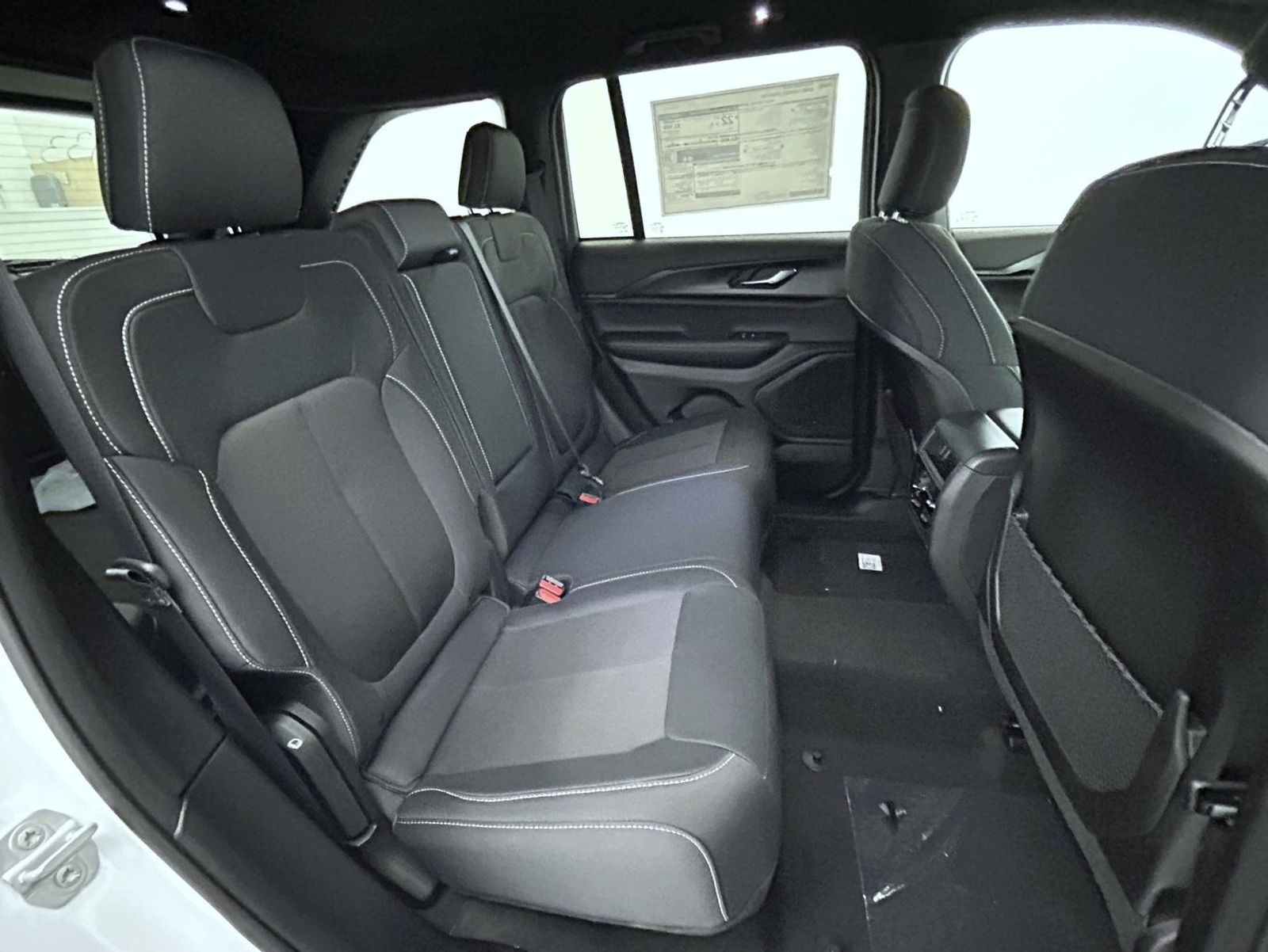 2025 Jeep Grand Cherokee Laredo photo 18