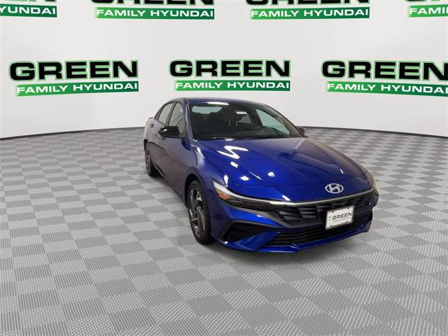 2025 Hyundai Elantra SEL Sport photo 3