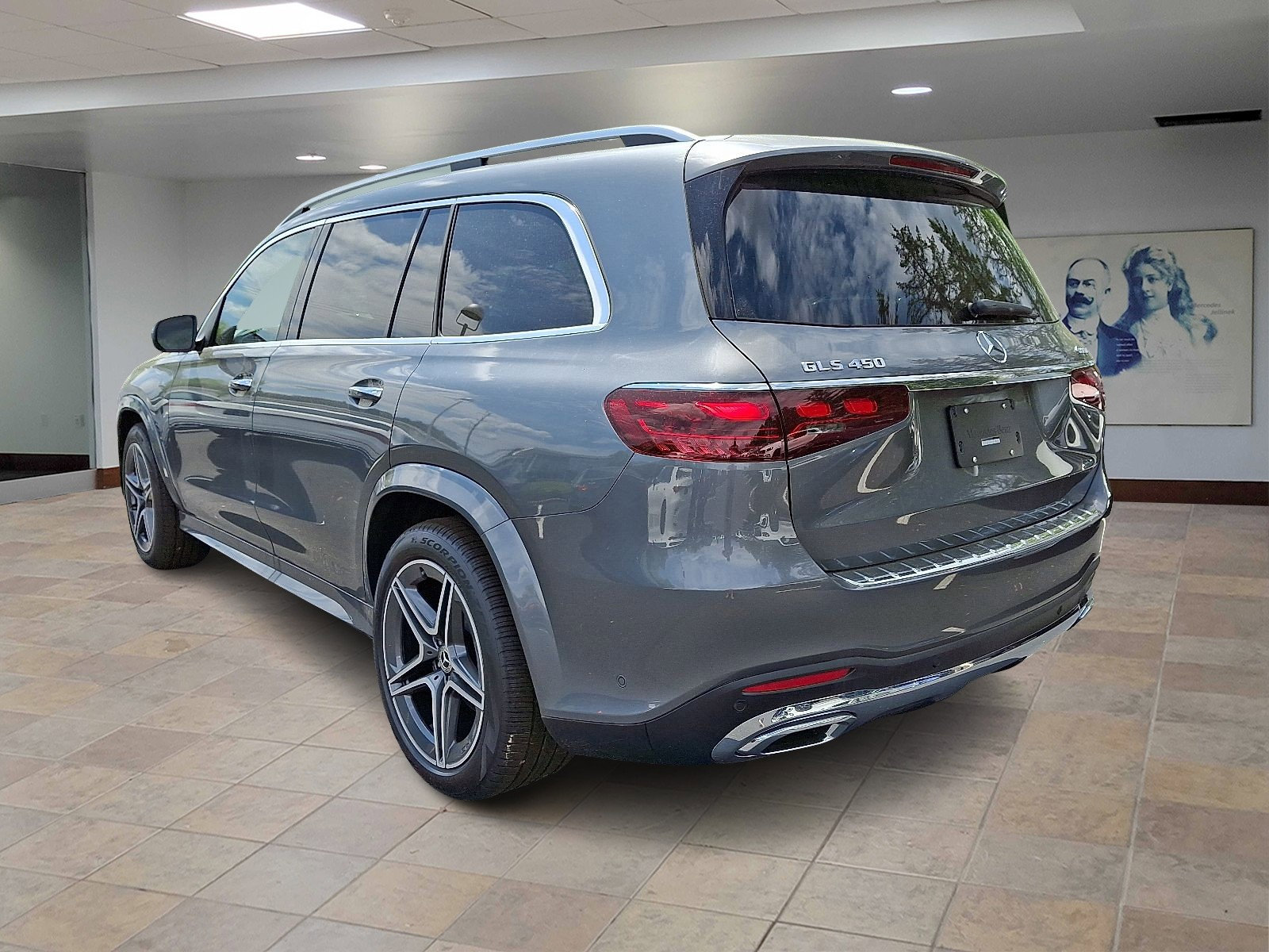 2025 Mercedes Benz GLS 450 4MATIC photo 3