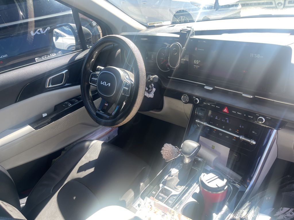 2022 Kia Carnival SX photo 11