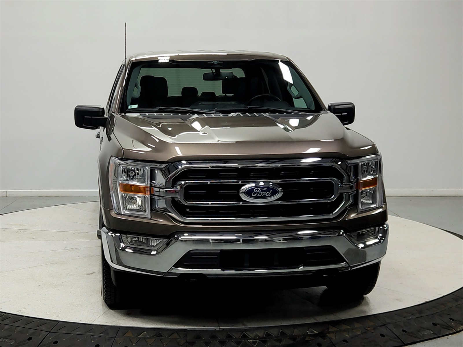 2023 Ford F-150 XLT photo 2