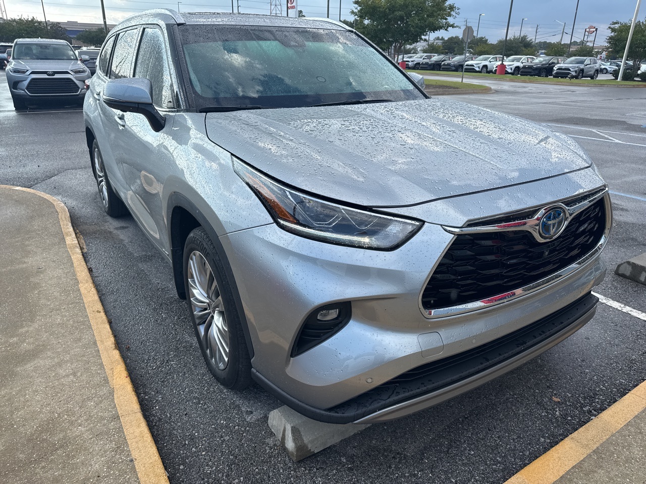 2023 Toyota Highlander Hybrid Platinum photo 3