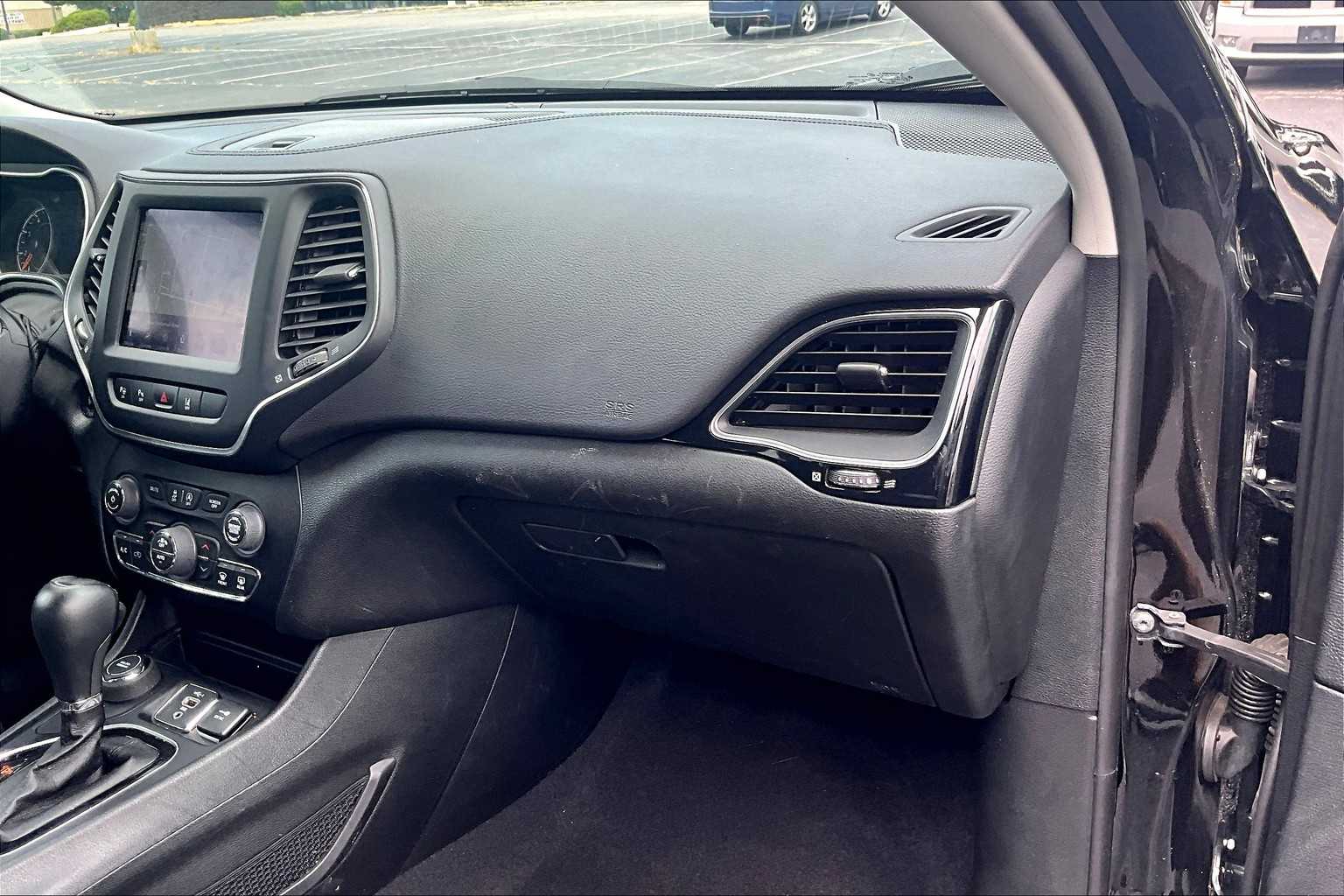 2023 Jeep Cherokee Altitude Lux photo 13